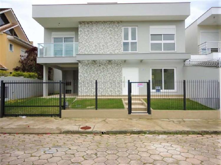 Casa para venda tem 150 metros quadrados com 3 quartos em