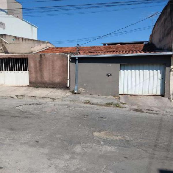 Casa para venda tem 69 metros quadrados com 2 quartos em