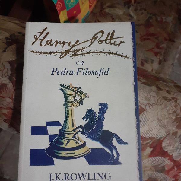 Harry Potter e a Pedra Filosofal.