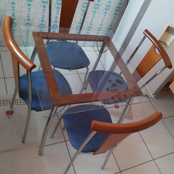 mesa copa/cozinha + quatro cadeiras