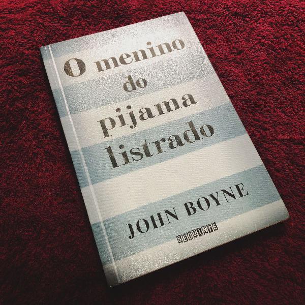 o menino de pijama listrado