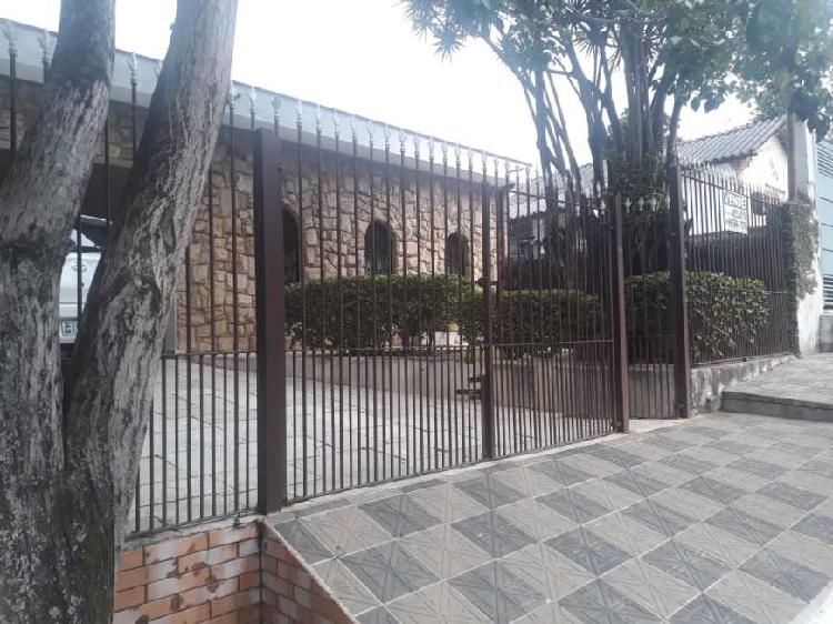 tima casa no centro de Carapicuíba aceita financiamento