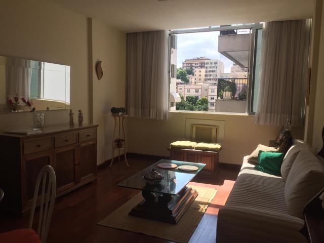 Apartamento de 2 quartos na Tijuca, com dependência