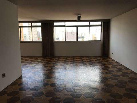 Apartamento para venda possui 156 metros quadrados com 3