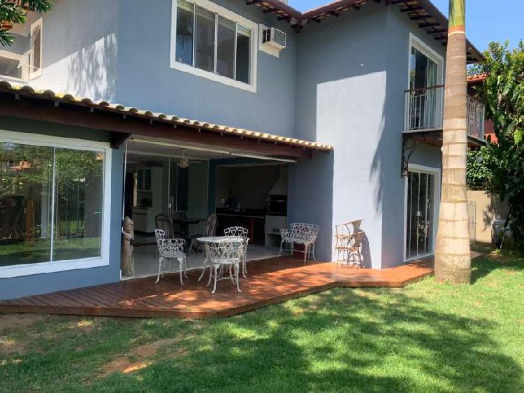 Casa para aluguel com 200 metros quadrados com 4 quartos
