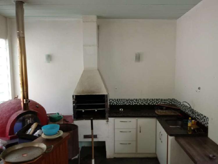 Casa para venda tem 270 metros quadrados com 3 quartos