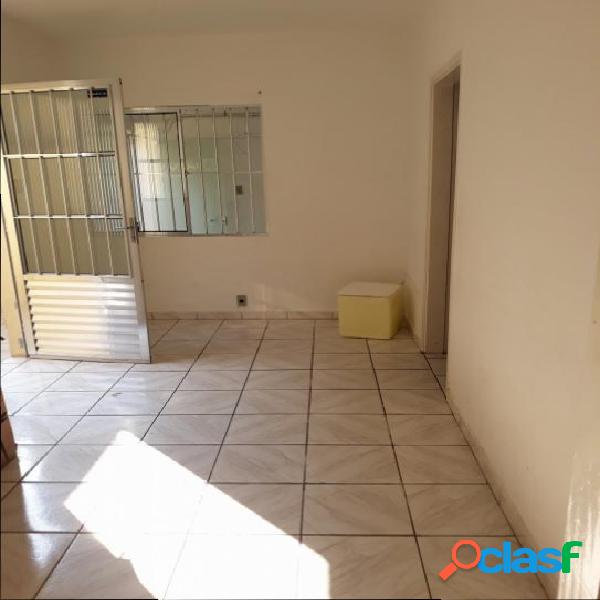 Aluga-se casa de 3 cômodos - Jardim das Palmas