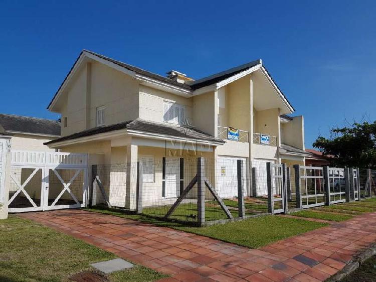 Casa com 3 dormitórios (1 suíte) em XANGRI-LÁ