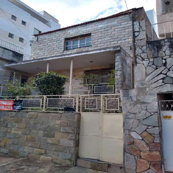 Casa para venda com 200 metros quadrados com 5 quartos em