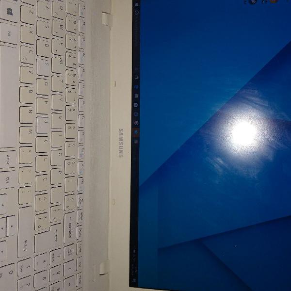 Notebook Samsung Essentials E21