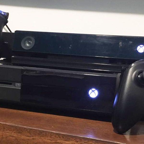 xbox one, dois controles + kinect
