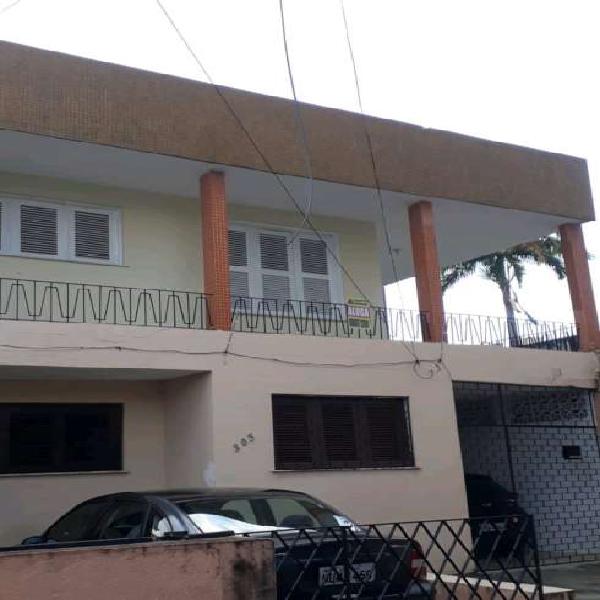 Apartamento para aluguel possui 150 metros quadrados com 4