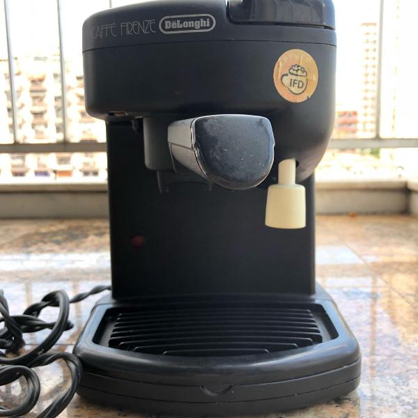 máquina de café expresso e cappuccino