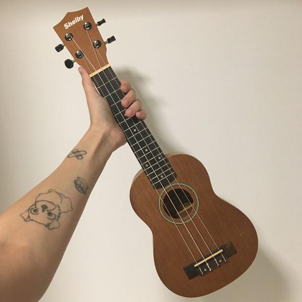 ukulele com capa