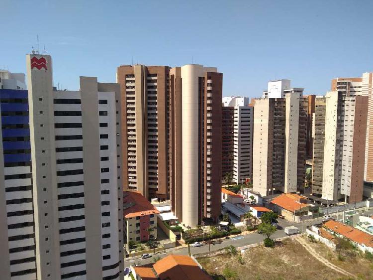 Apartamento a 70 metros da beira mar com 03 quartos a venda