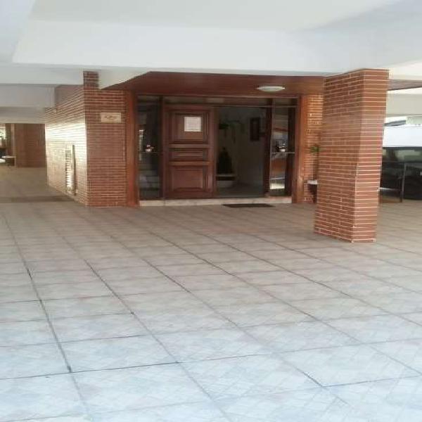 Guilhermina apto com 1 dormitorio, 01 vaga- otima