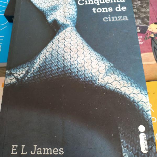 Livro - Cinquenta tons de cinza - E L James