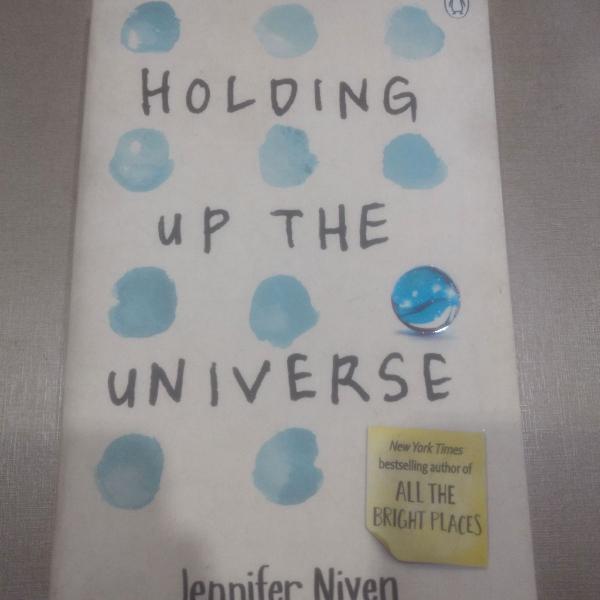 Livro Holding up the universe - Jennifer Niven