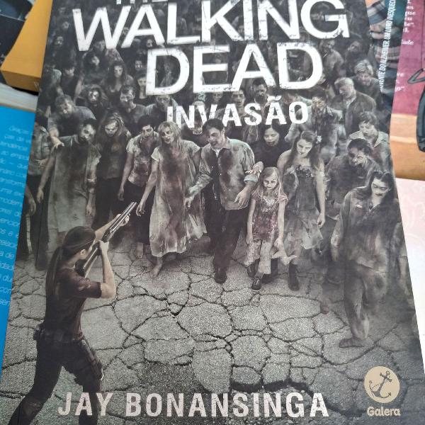 Livro - The Walking Dead - invasão - 1* Edição