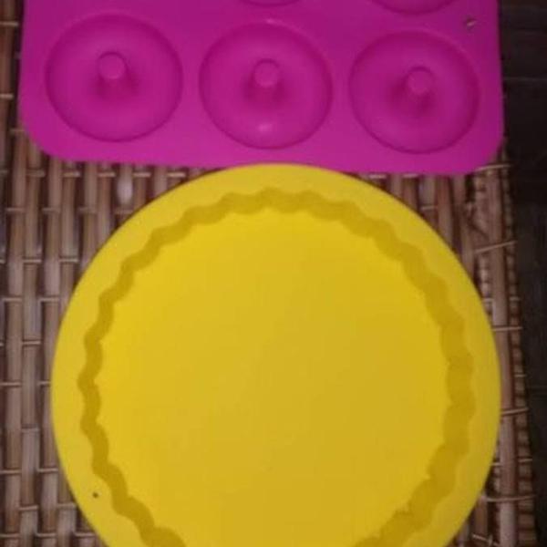 kit 2 formas de silicone guiche e donuts