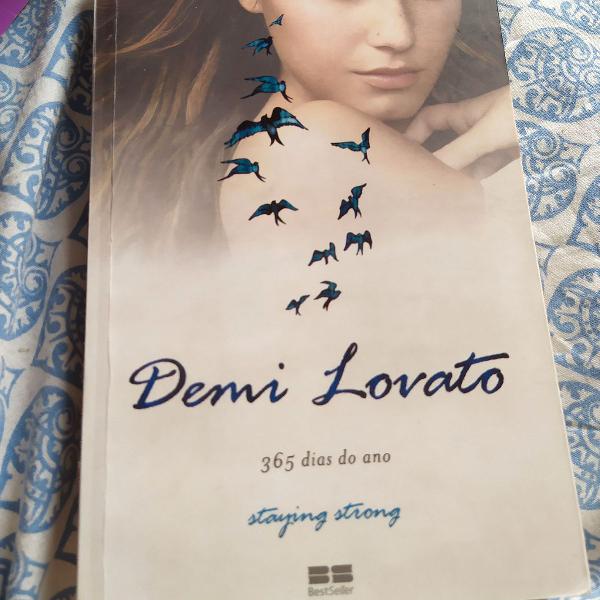livro Staying Strong - 365 dias do ano (Demi Lovato)