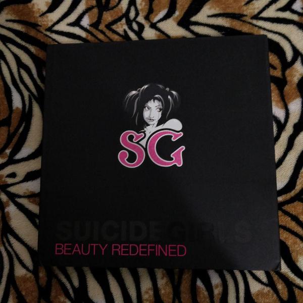 livro de colecionador suicide girls beauty redefined