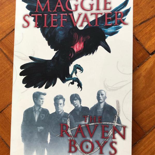 livro em inglês: raven boys por maggie stiefvater