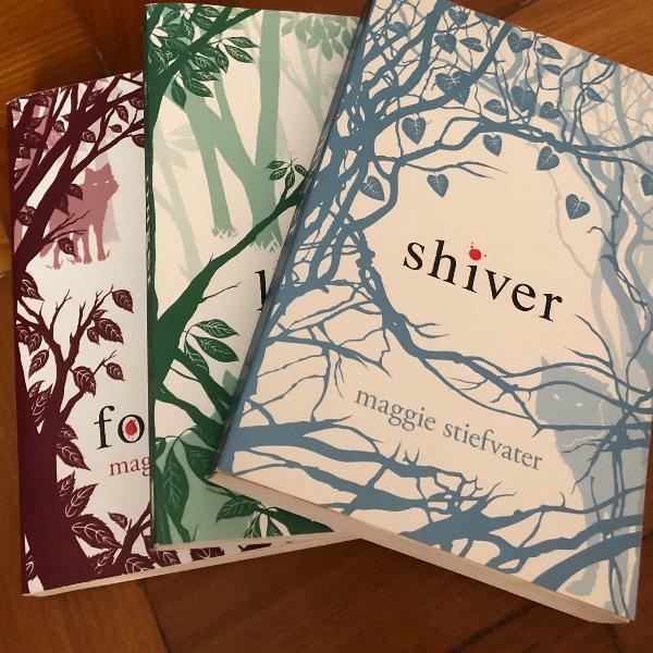 livros em inglês: trilogia shiver maggie stiefvater