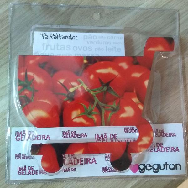 mã de geladeira com bloquinho de notas modelo tomate.