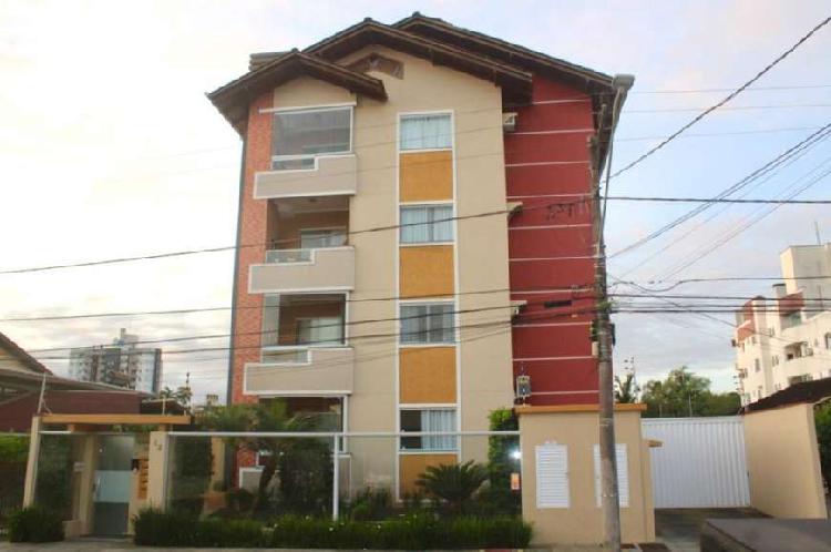 APARTAMENTO COM 93 METROS QUADRADOS NO SAGUAÇÚ