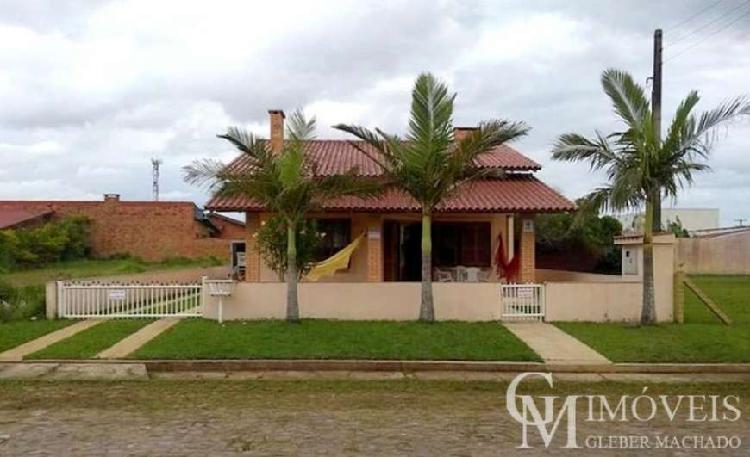 Casa com pátio na Praia Paraíso Torres RS