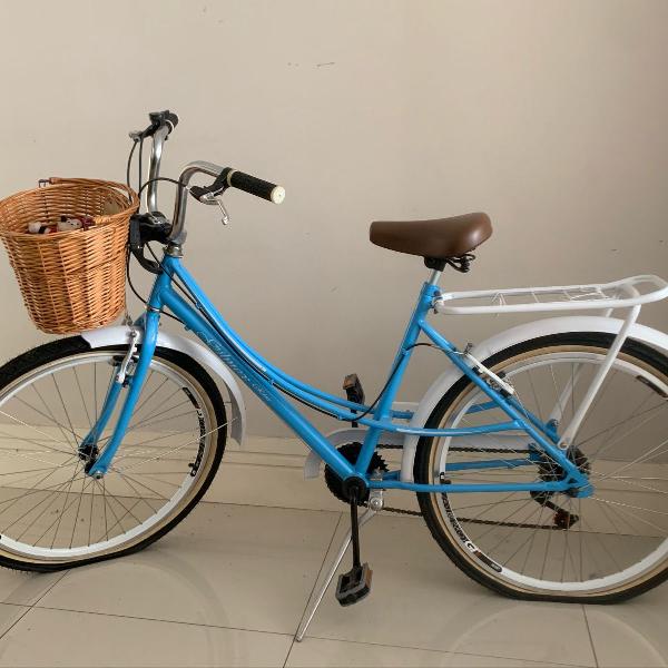 bicicleta retro vintage azul com cesto de vime