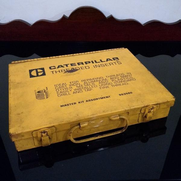 caixa de ferramentas caterpillar antiga