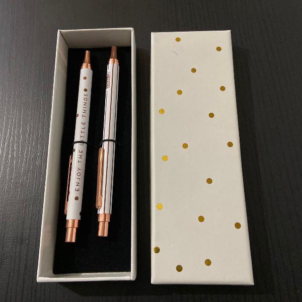 conjunto de canetas branco com rose kikki.k