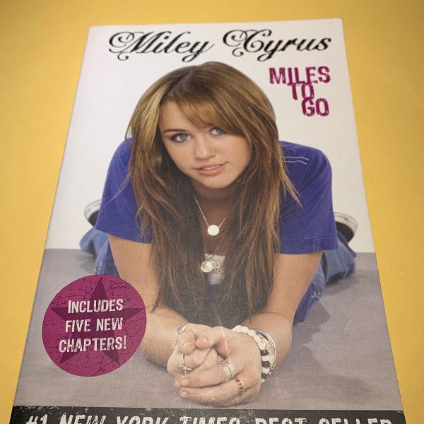 livro miley cyrus: miles to go