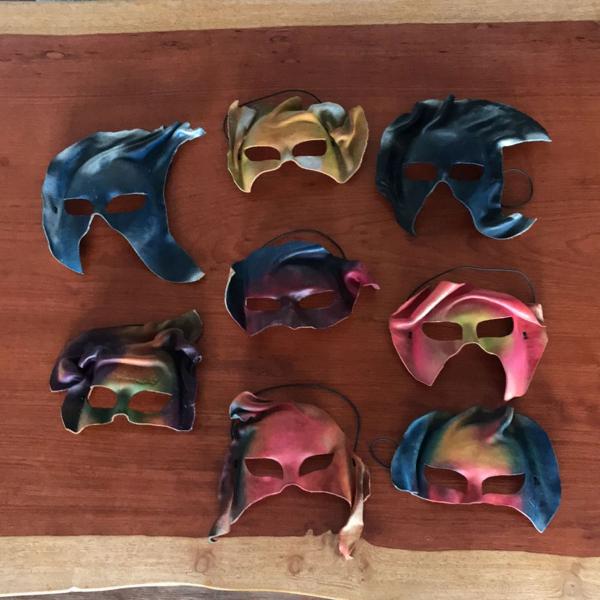 máscaras de couro