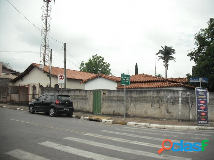 Ótimo terreno com 3 casas