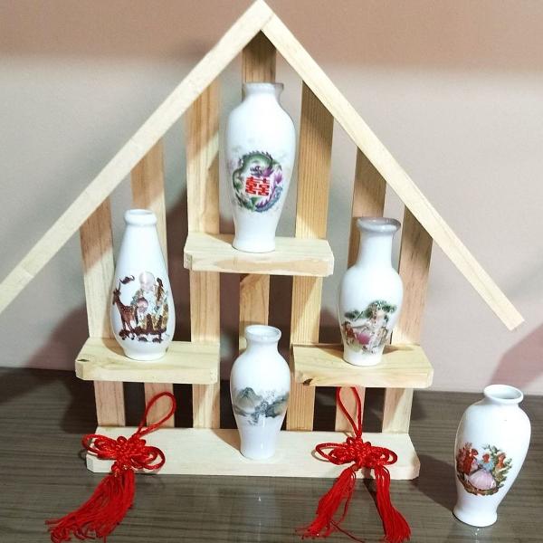 vasos chineses coleção com prateleira madeira