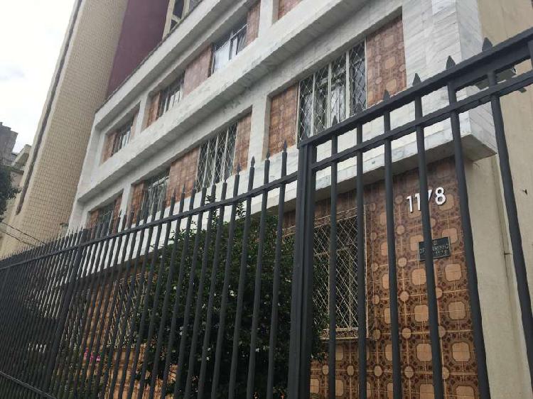 Apartamento com 100 m², claro, arejado, em ótima