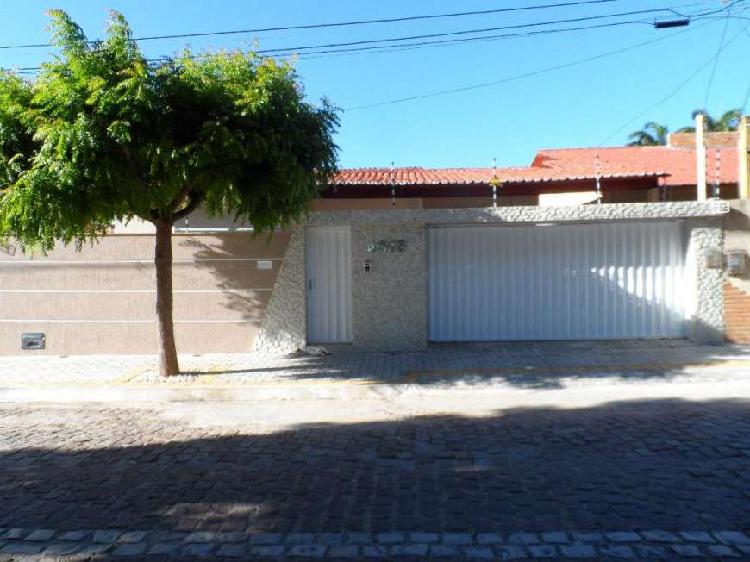 Casa com 210 m², 3 suítes, mobiliada em Morro Branco