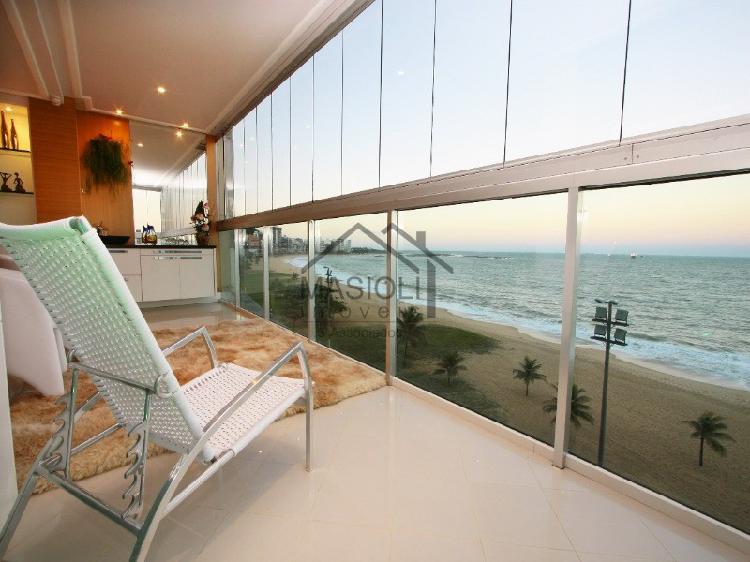 Um luxuoso loft totalmente reformado frente mar