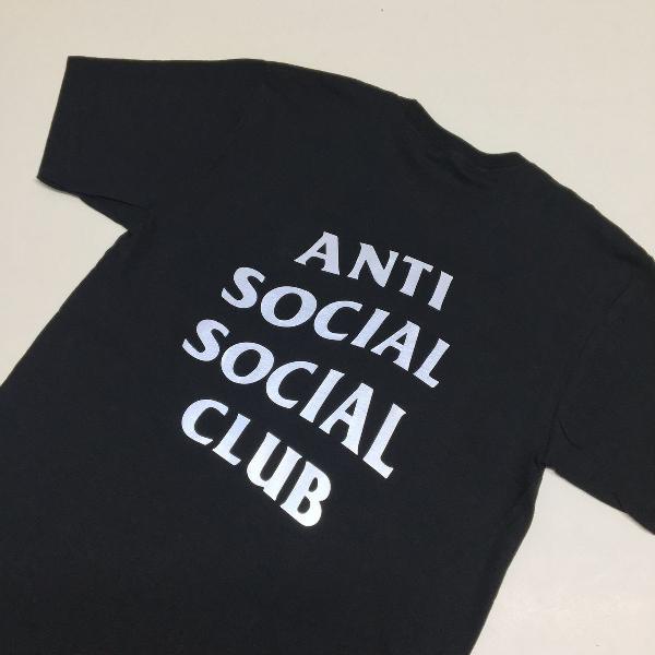 camiseta anti social social club estampa refletiva