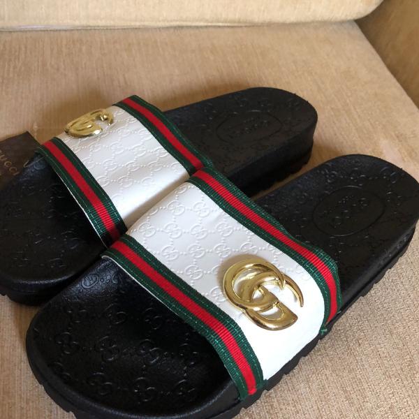 chinelo gucci