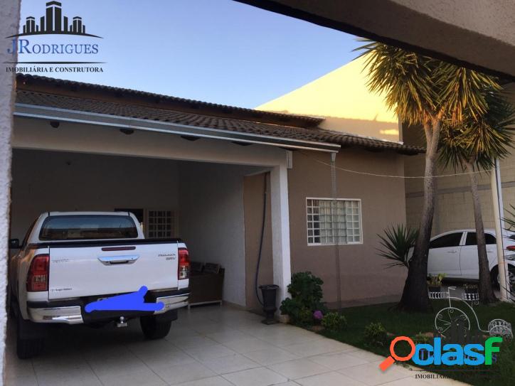 CASA NO SETOR FAIÇALVILLE COM GALPÃO