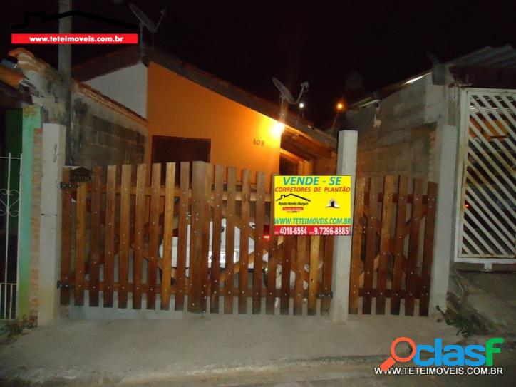 Casa com 01 Dormitórios e terreno de 250 m² em Pedra Bela.