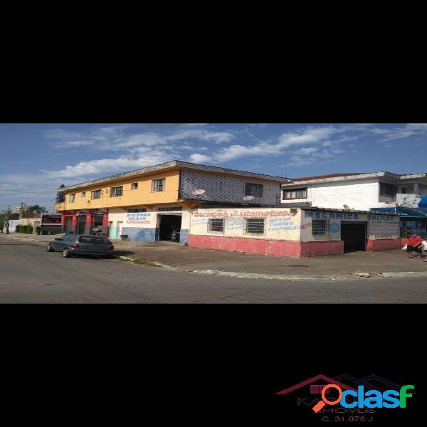 Imóvel comercial com 2 loja e 2 aptos