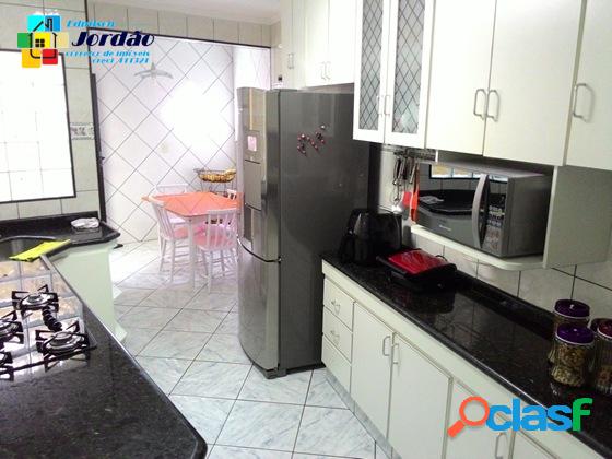 Lindo Sobrado com 3 dormitórios e 4 vagas