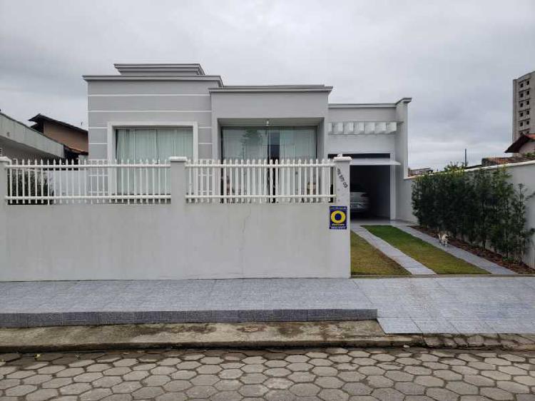 Casa com 3 quartos à venda, 150 m² por R 700.000 -