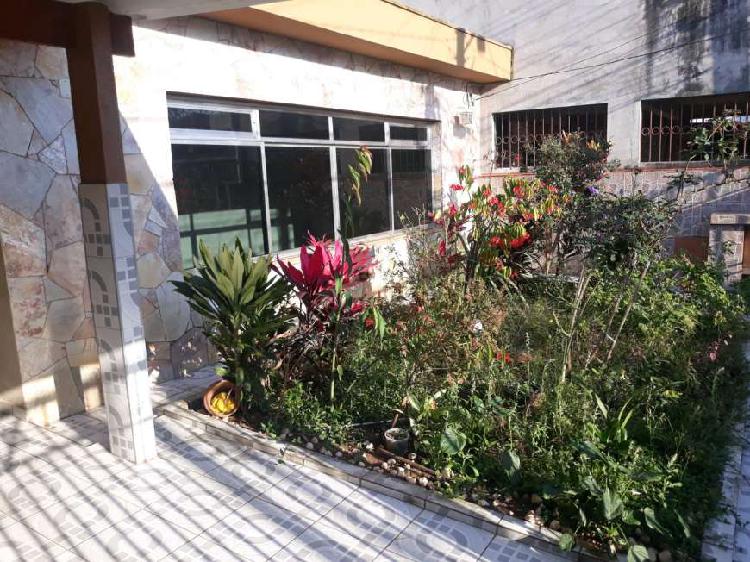Casa para venda com 142 metros quadrados com 3 quartos em
