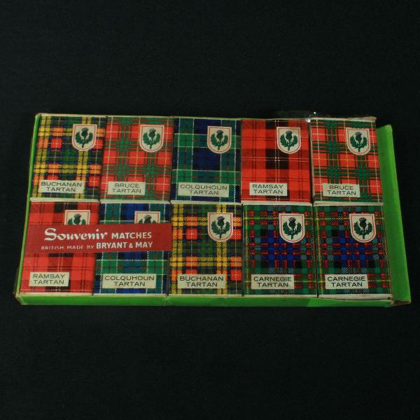 10 caixas de fósforos com os tecidos dos clãs britânicos